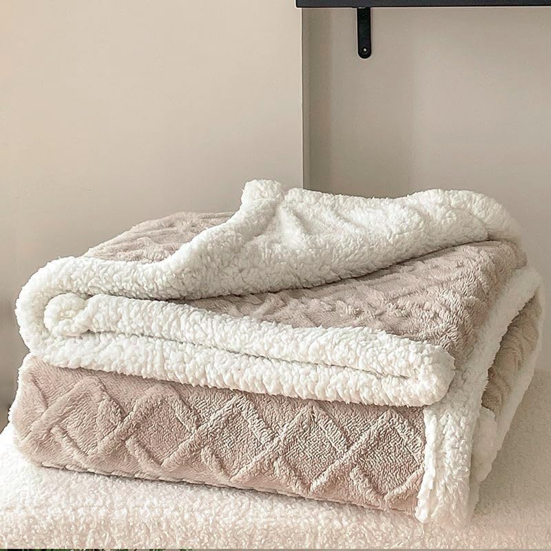 Fabienne Jacquard Sherpa Blanket King Size Faux Fur Bed Blanket 220x240cm Reversible Shaggy Weft Knitted Blanket - Warm and Plush Throw Blanket for Bed Sofa Travel Couch (Light Coffee)