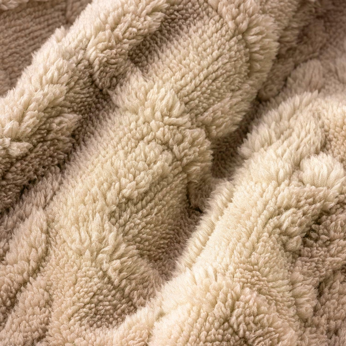 Fabienne Jacquard Sherpa Blanket Single Size Twin Plush Bed Blanket Single 160x220cm Flannel Fleece Reversible Lamb Blanket - Warm and Plush Throw Blanket for Bed Sofa Travel Couch (Beige)