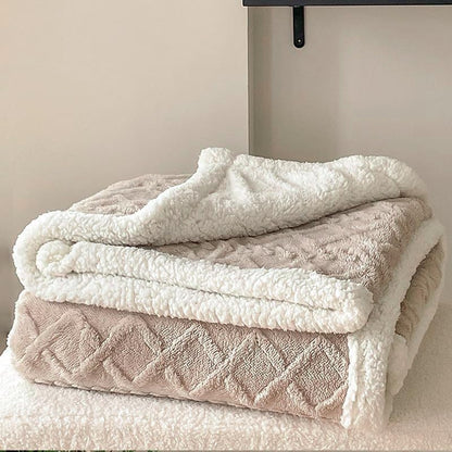 Fabienne Jacquard Sherpa Blanket Single Size Faux Fur Bed Blanket Reversible 160x220cm Flannel Fleece Lamb Blanket - Warm and Plush Throw Blanket for Bed Sofa Travel Couch (Light Coffee)